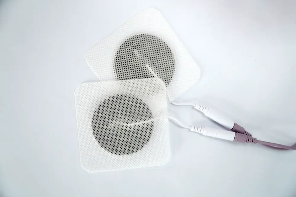 Hai đầu cách điện cực âm dương