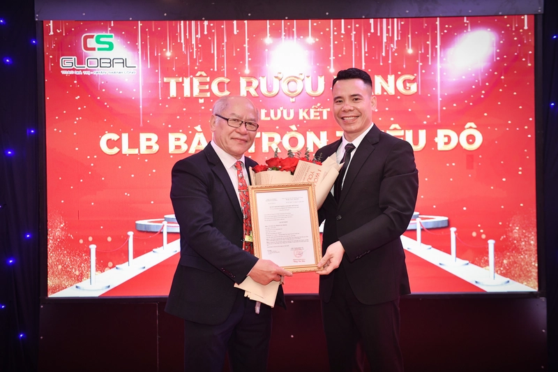 Trao quyết định bổ nhiệm GĐ đối ngoại CS GLOBAL cho nghệ nhân Phạm Văn Thắng